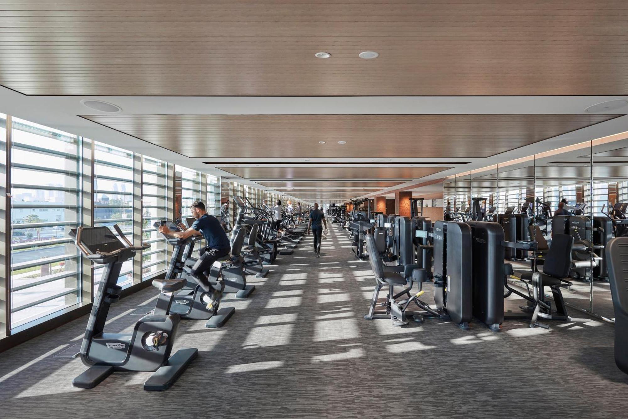 만다린 오리엔탈 주메이라 두바이 외부 사진 The gym at the 101st floor