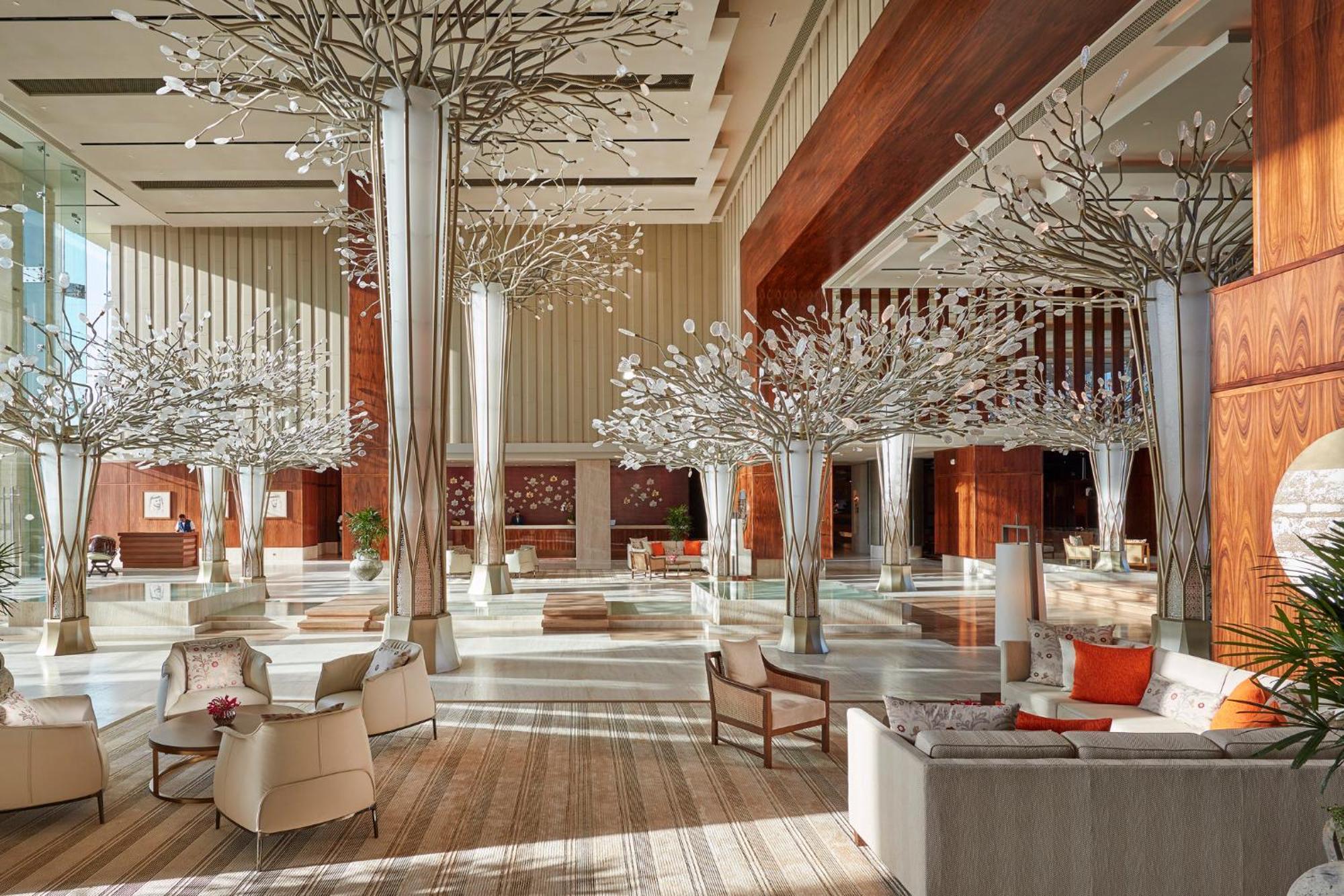 만다린 오리엔탈 주메이라 두바이 외부 사진 The lobby of the hotel