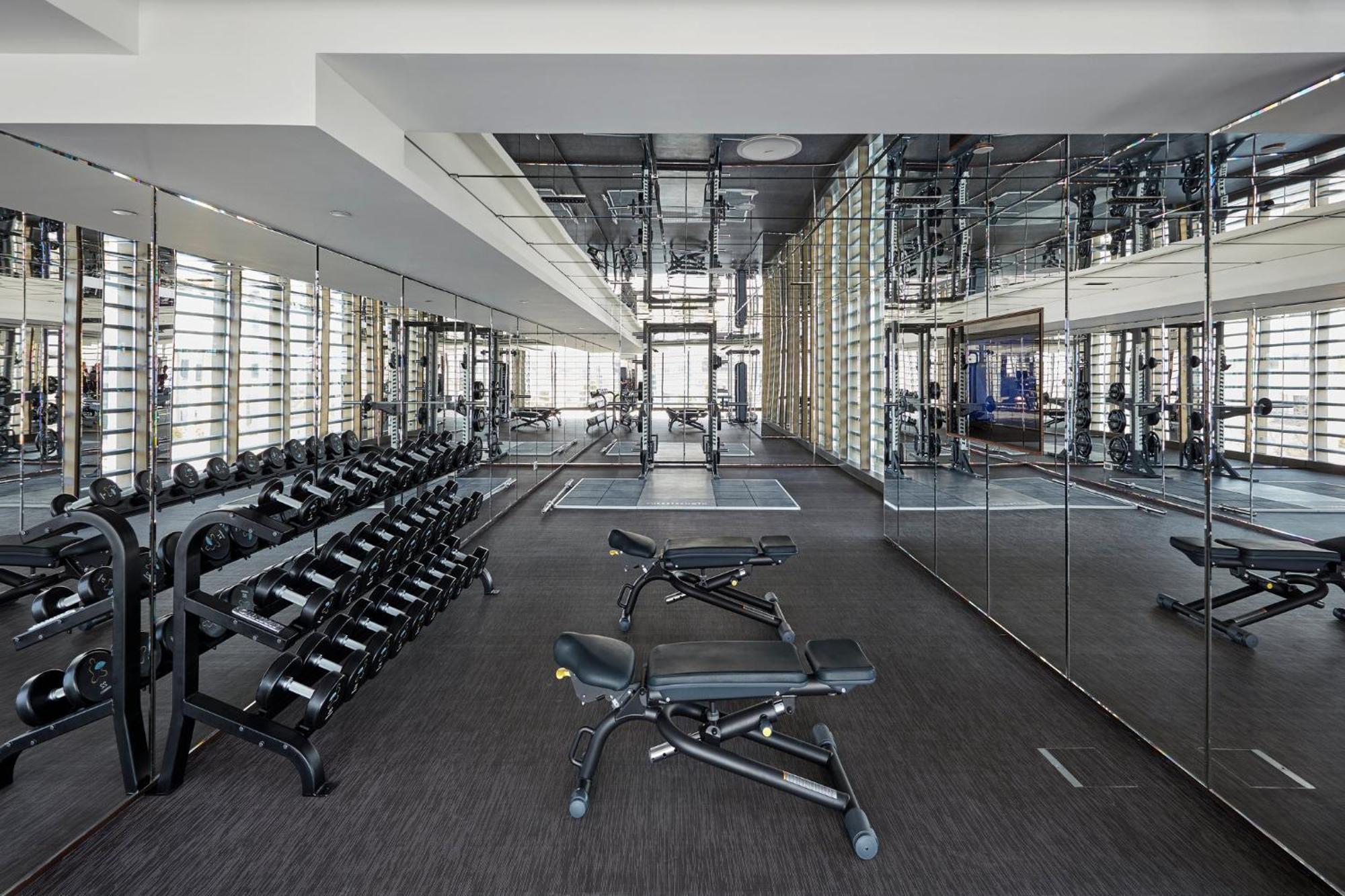 만다린 오리엔탈 주메이라 두바이 외부 사진 The gym at The Standard East Village